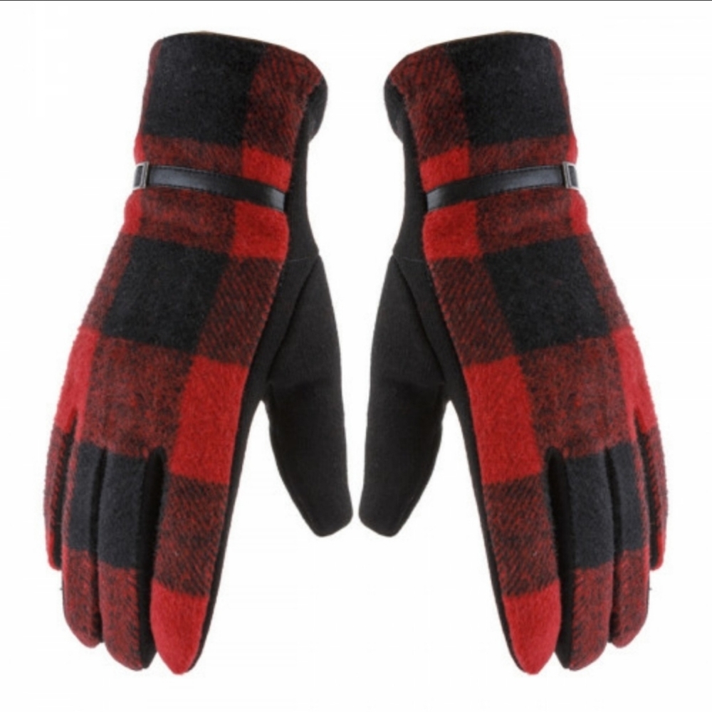 NWT Women’s RED Buffalo plaid smart touch gloves